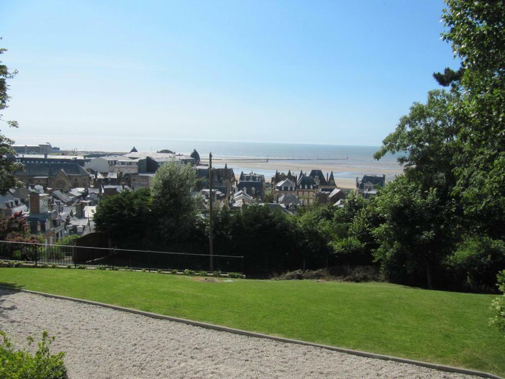 Superbe Deux Pieces Vue Mer Avec Jardin Trouville-sur-Mer Kültér fotó