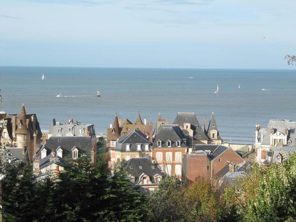 Superbe Deux Pieces Vue Mer Avec Jardin Trouville-sur-Mer Kültér fotó