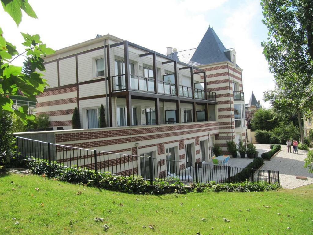 Superbe Deux Pieces Vue Mer Avec Jardin Trouville-sur-Mer Kültér fotó